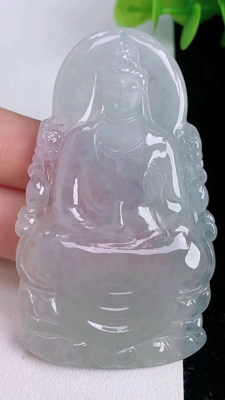 天然A货翡翠观音菩萨吊坠，尺寸69.7-39.7-5，重量:27.34g
8月3日