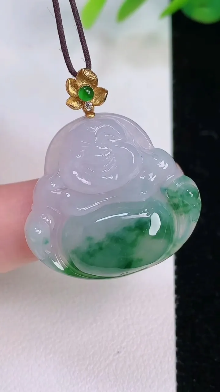 天然A货翡翠种飘花佛公吊坠，尺寸27-29-6.6，重量:7.68g
8月2日