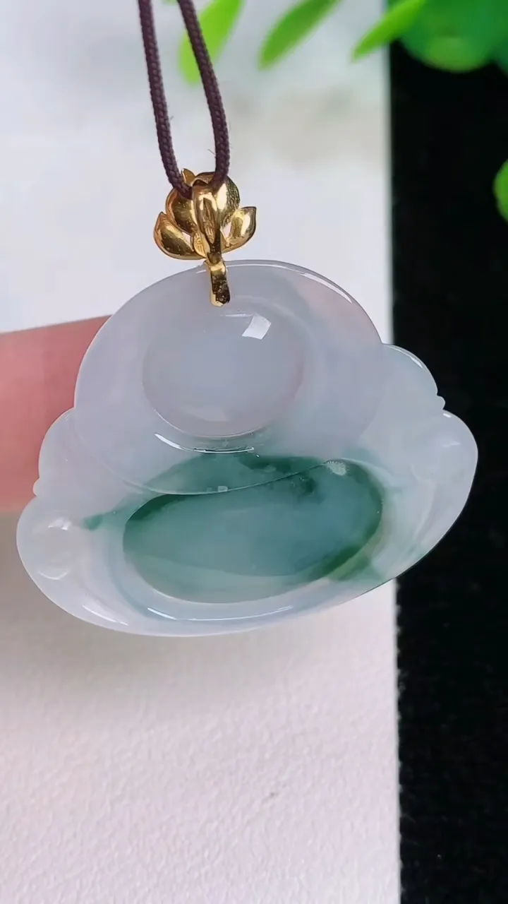 天然A货翡翠种飘花佛公吊坠，尺寸29.8-34-6，重量:8.53g
8月2日