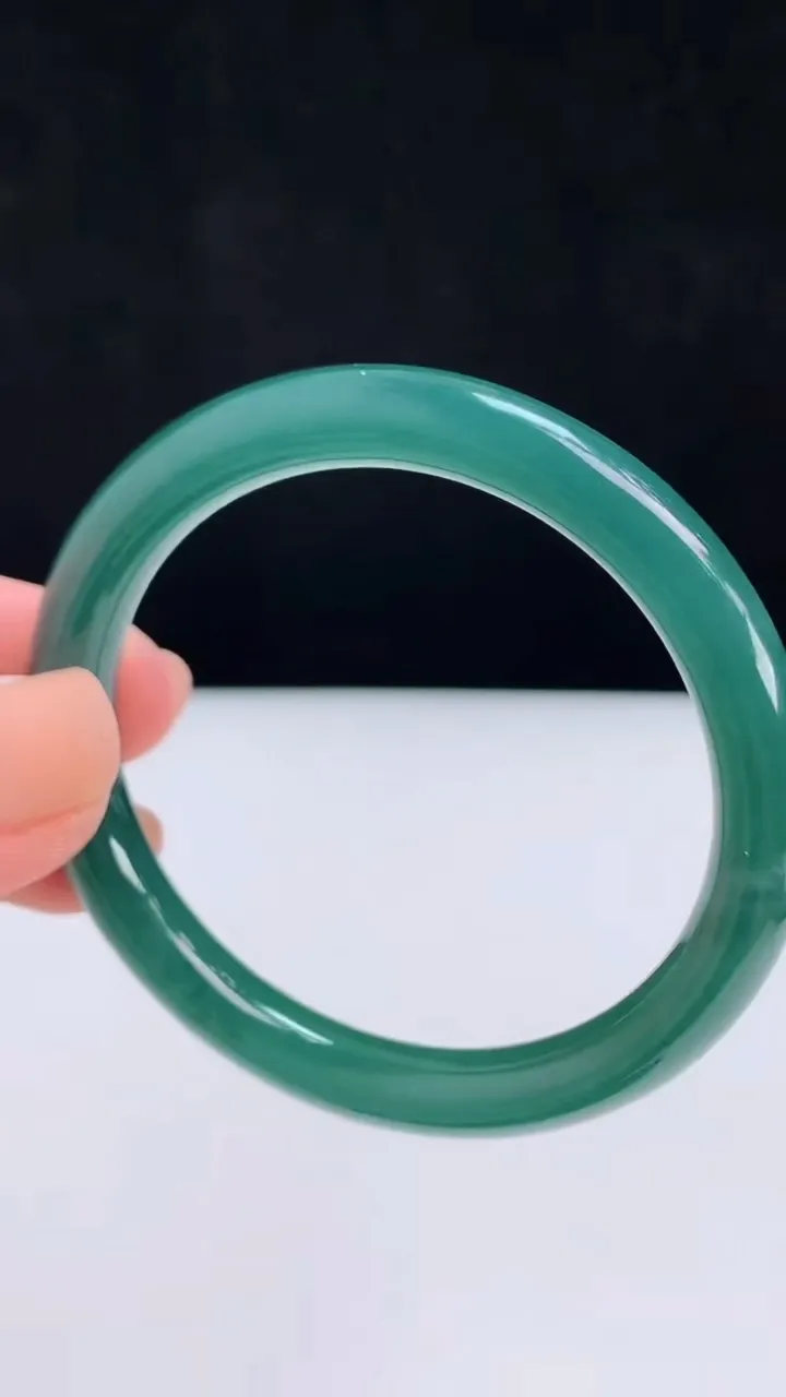 圈口50-51翡翠a货蓝圆条手镯尺寸51-7.3，重量:25.38g8月3日