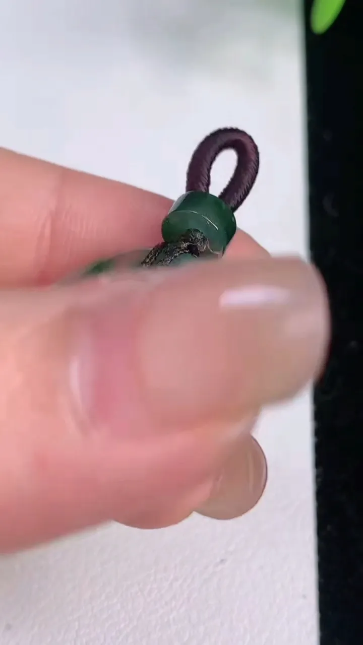 天然A货翡翠冰种飘花平安环 甜甜圈吊坠，尺寸21-3.2，重量:3.02g
8月3日