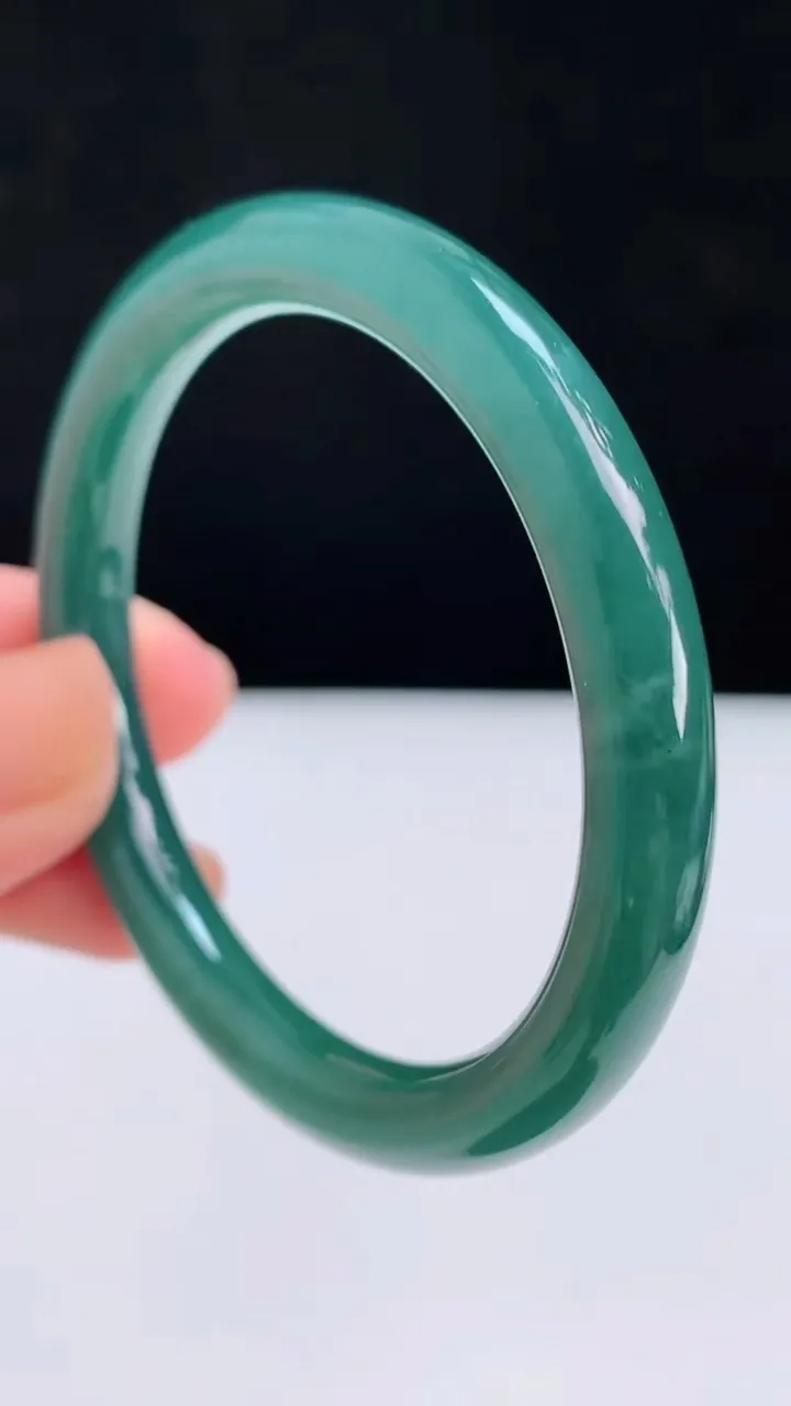 圈口50-51翡翠a货蓝圆条手镯尺寸51-7.3，重量:25.38g8月3日