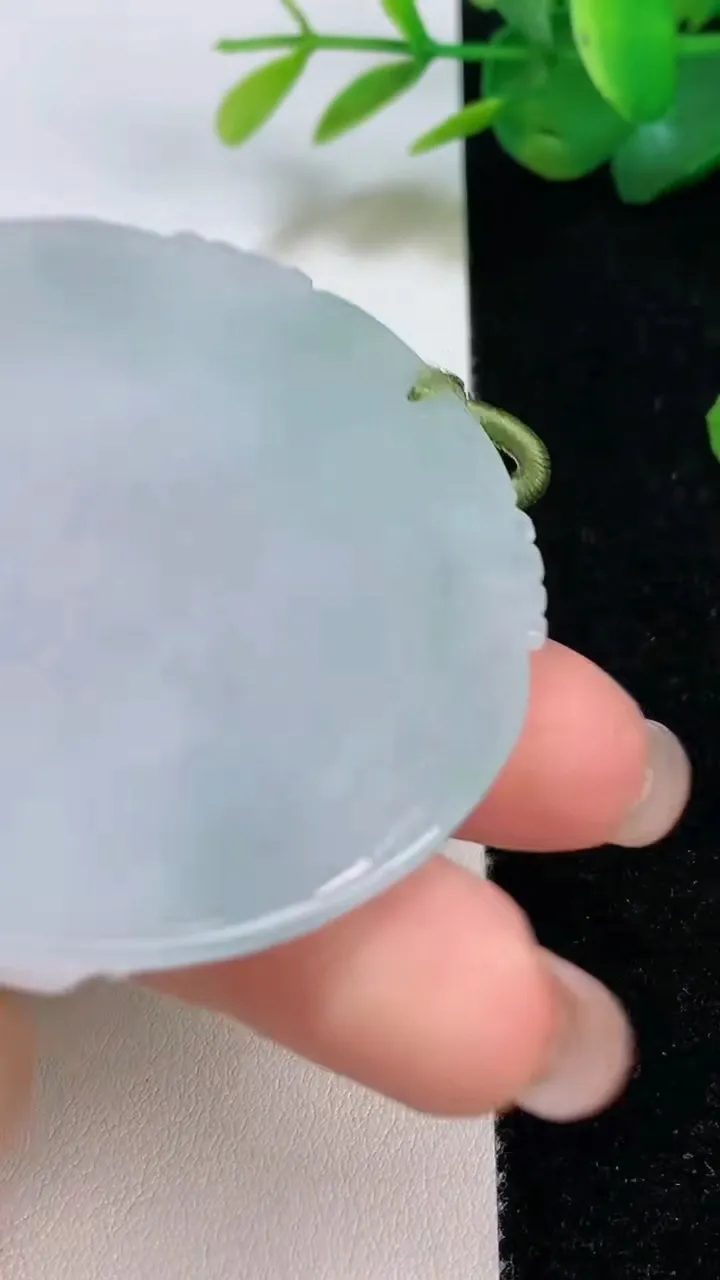 天然A货翡翠山水大日如来吊坠，尺寸53.8-52.6-6.2，重量:37.37g
8月3日