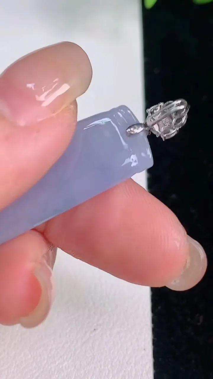 天然A货翡翠18k金紫罗兰节节高升 竹节吊坠，尺寸34.7-14-3.8，重量:5.29g
8月3日
