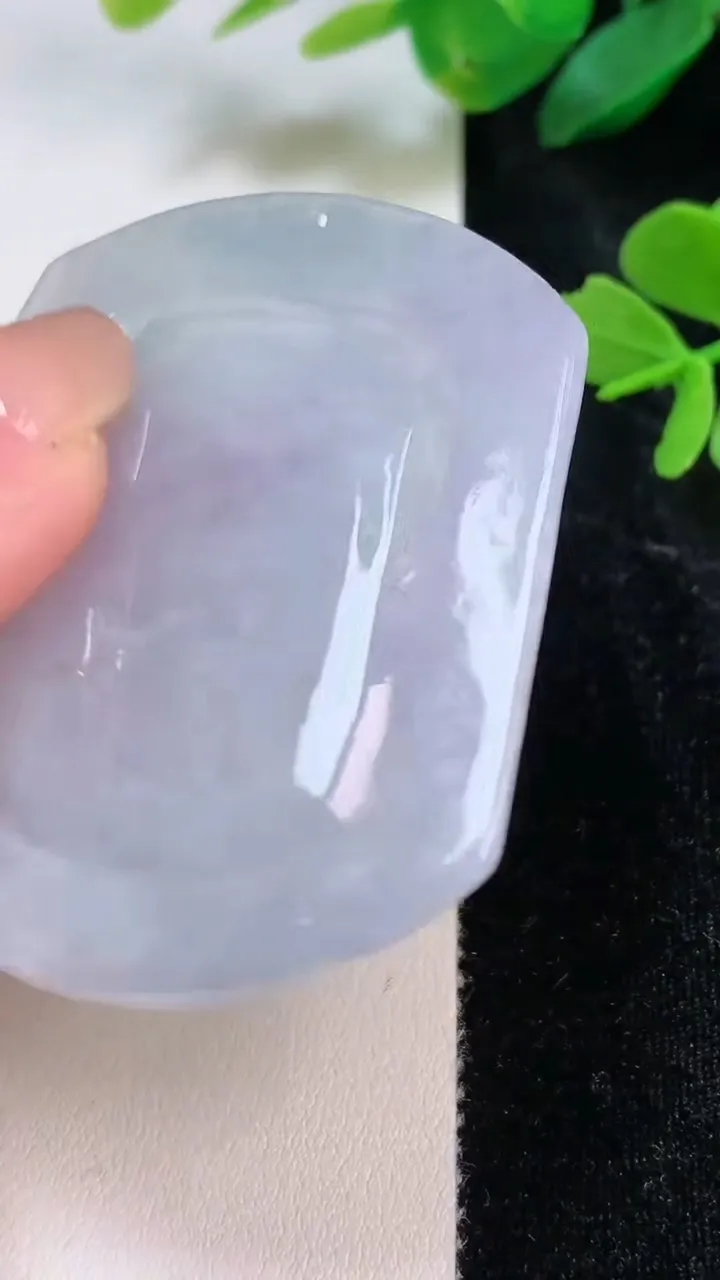 天然A货翡翠春带彩 紫罗兰生肖鸡吊坠，尺寸54-45.5-4.8，重量:24.84g
8月3日