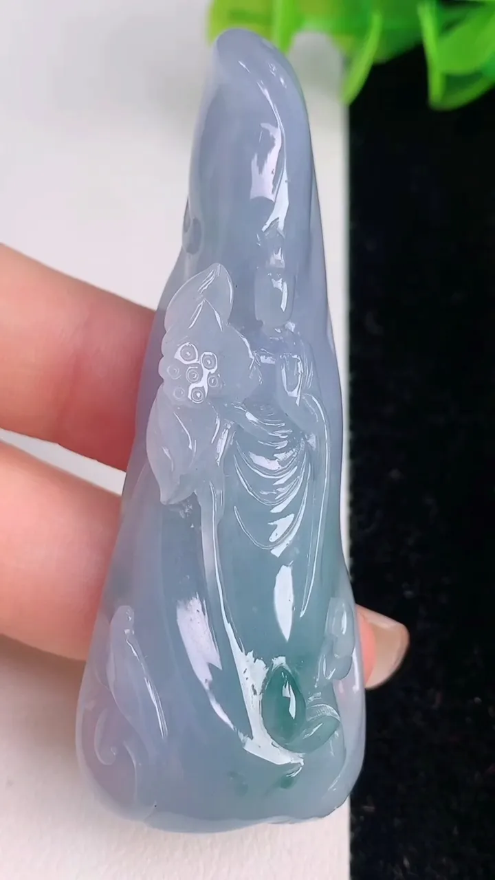 天然A货翡翠紫罗兰飘花无相观音菩萨吊坠，尺寸67.5-25.4-10.6，重量:32.71g
8月3日