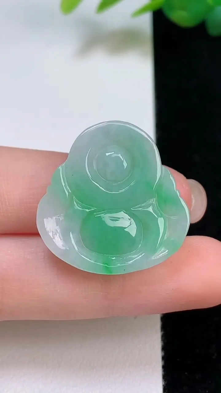 天然A货翡翠佛公吊坠，尺寸23.6-26-5，重量:5.07g
8月3日