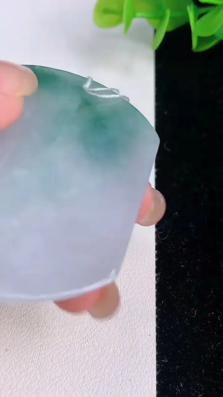 天然A货翡翠冰种飘花生肖虎 虎牌吊坠，尺寸53-44.7-5.8，重量:31.87g
8月3日