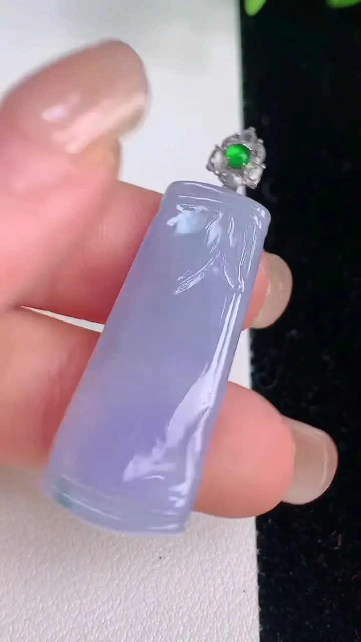 天然A货翡翠18k金紫罗兰节节高升 竹节吊坠，尺寸34.7-14-3.8，重量:5.29g
8月3日