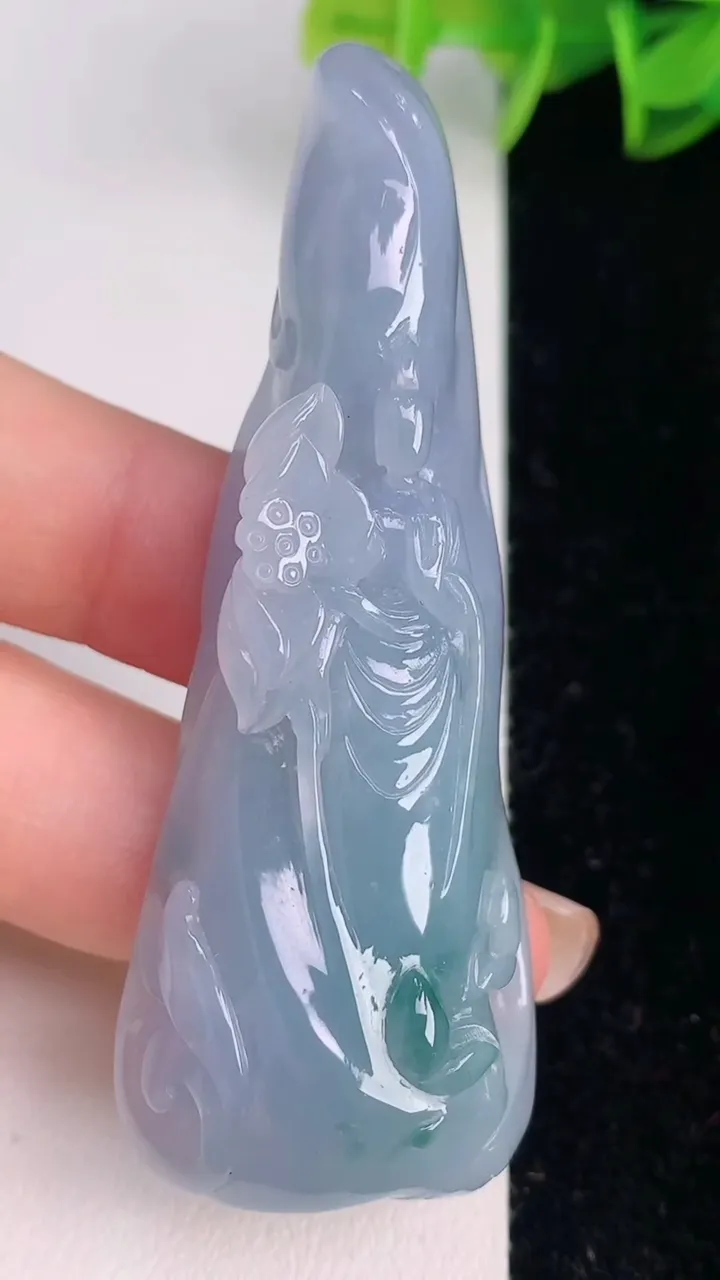 天然A货翡翠紫罗兰飘花无相观音菩萨吊坠，尺寸67.5-25.4-10.6，重量:32.71g
8月3