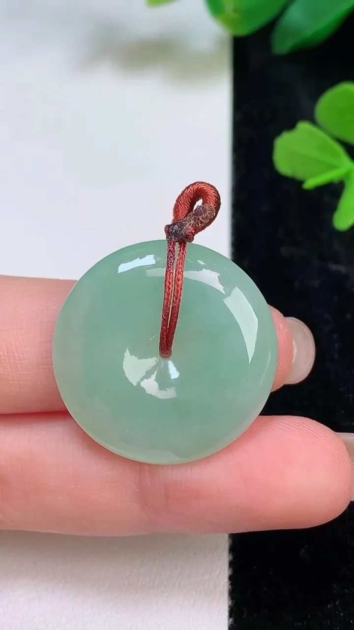 天然A货翡翠平安扣吊坠，尺寸25.4-5.6，重量:7.62g
8月3日