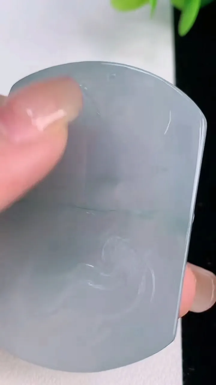 天然A货翡翠御龙观音菩萨吊坠，尺寸53-40.4-5.7，重量:28.99g
8月3日