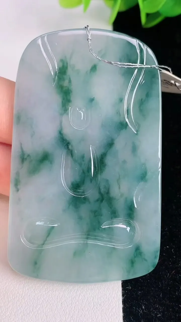 天然A货翡翠冰种飘花虚空藏菩萨吊坠，尺寸66.6-39.3-5，重量:33.07g
8月3日