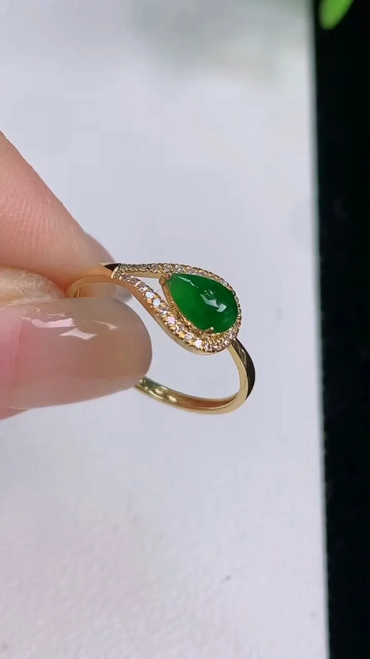 天然A货翡翠水滴戒指，尺寸17-6.7-4.3，重量:1.26g2025年8月3日
工厂直销收藏佳品