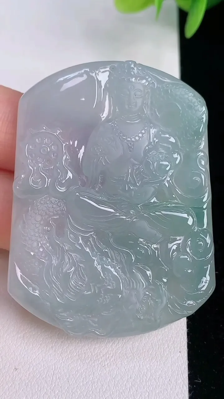 天然A货翡翠御龙观音菩萨吊坠，尺寸53-40.4-5.7，重量:28.99g
8月3日