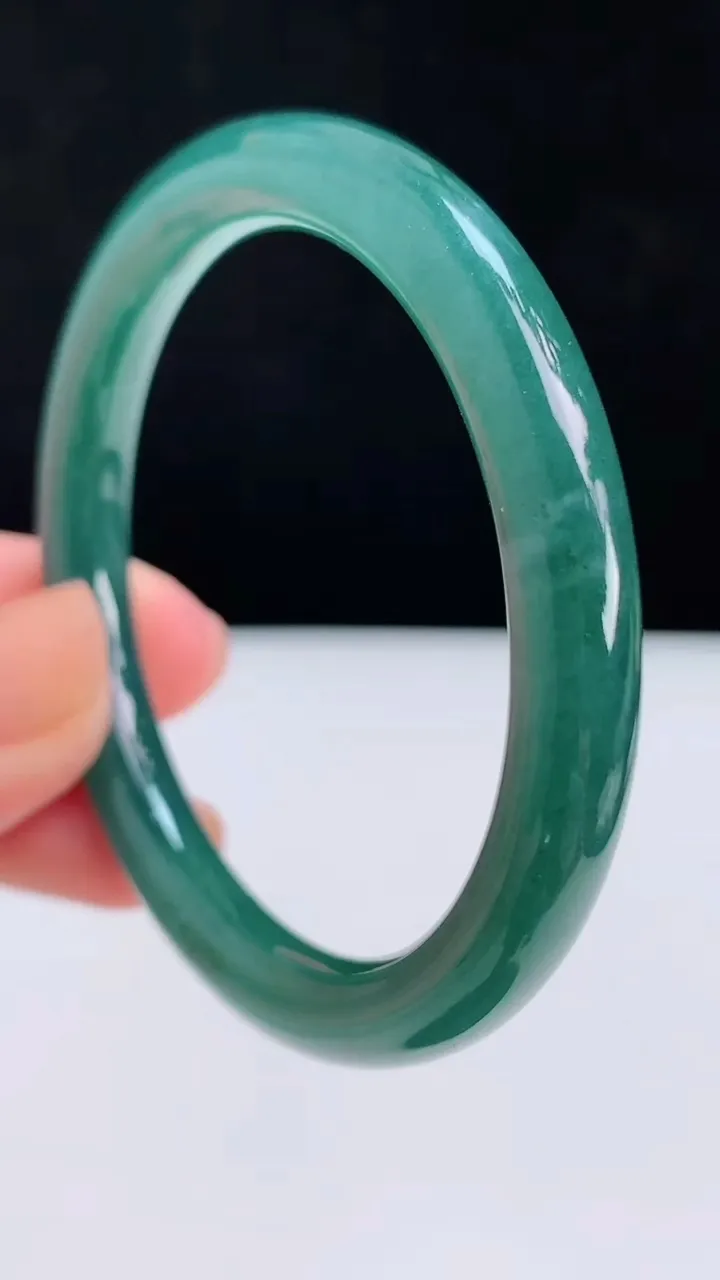 圈口50-51翡翠a货蓝圆条手镯尺寸51-7.3，重量:25.38g8月3日