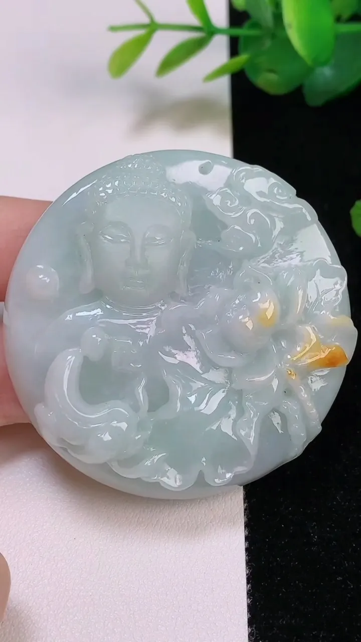 天然A货翡翠大日如来吊坠，尺寸51.7-13.2，重量:74.30g
8月4日