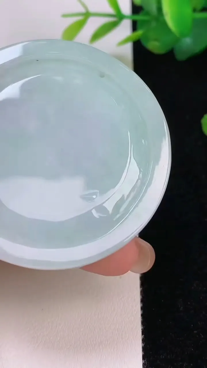 天然A货翡翠大日如来吊坠，尺寸51.7-13.2，重量:74.30g
8月4日