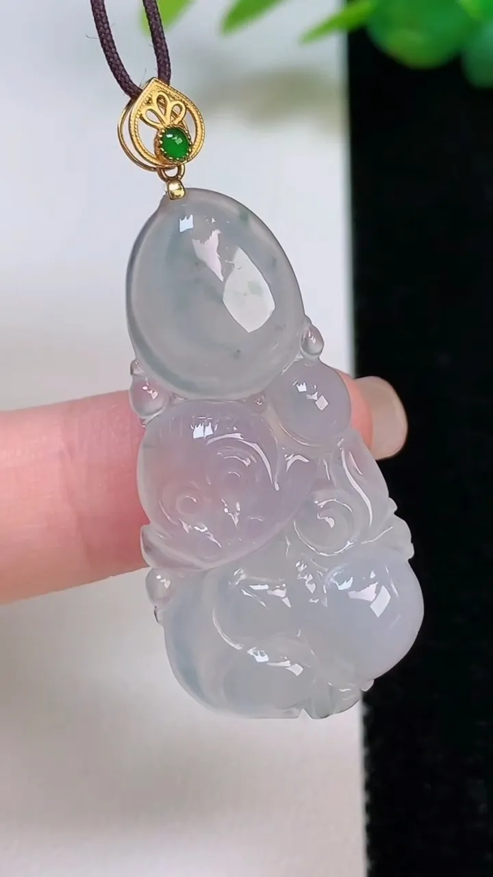 天然A货翡翠种飘花灵猴献瑞 生肖猴吊坠，尺寸37.4-18.8-5.4，重量:6.52g
8月4日