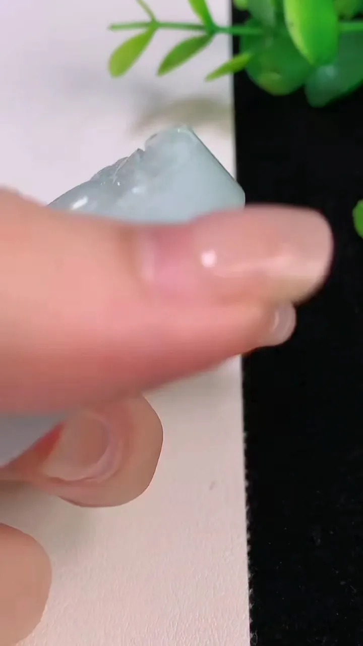 天然A货翡翠大日如来吊坠，尺寸51.7-13.2，重量:74.30g
8月4日