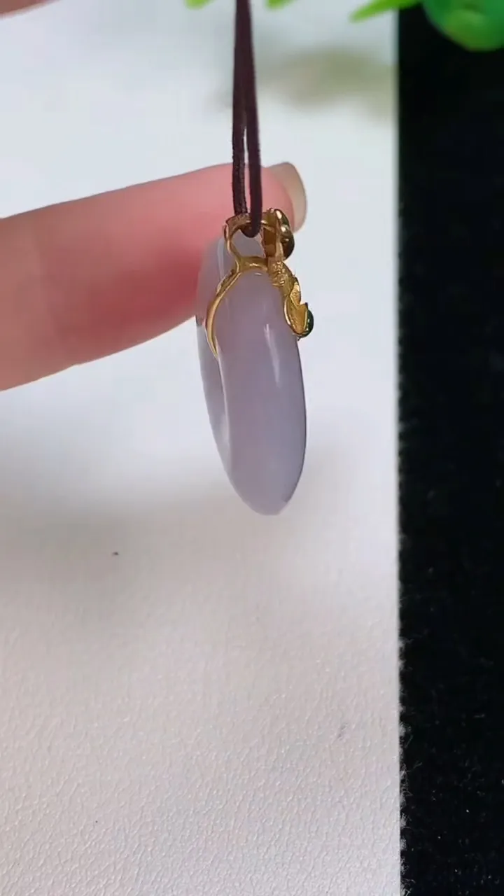 天然A货翡翠种紫罗兰平安扣吊坠，尺寸22.2-5.6，重量:6.12g
8月4日