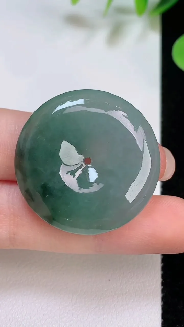 天然A货翡翠飘花平安扣吊坠，尺寸31.8-5.6，重量:12.13g
8月5日