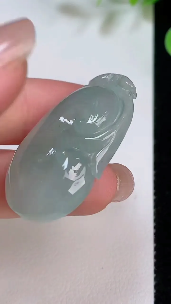 天然A货翡翠如意吊坠，尺寸37-20.3-7，重量:10.37g
8月5日