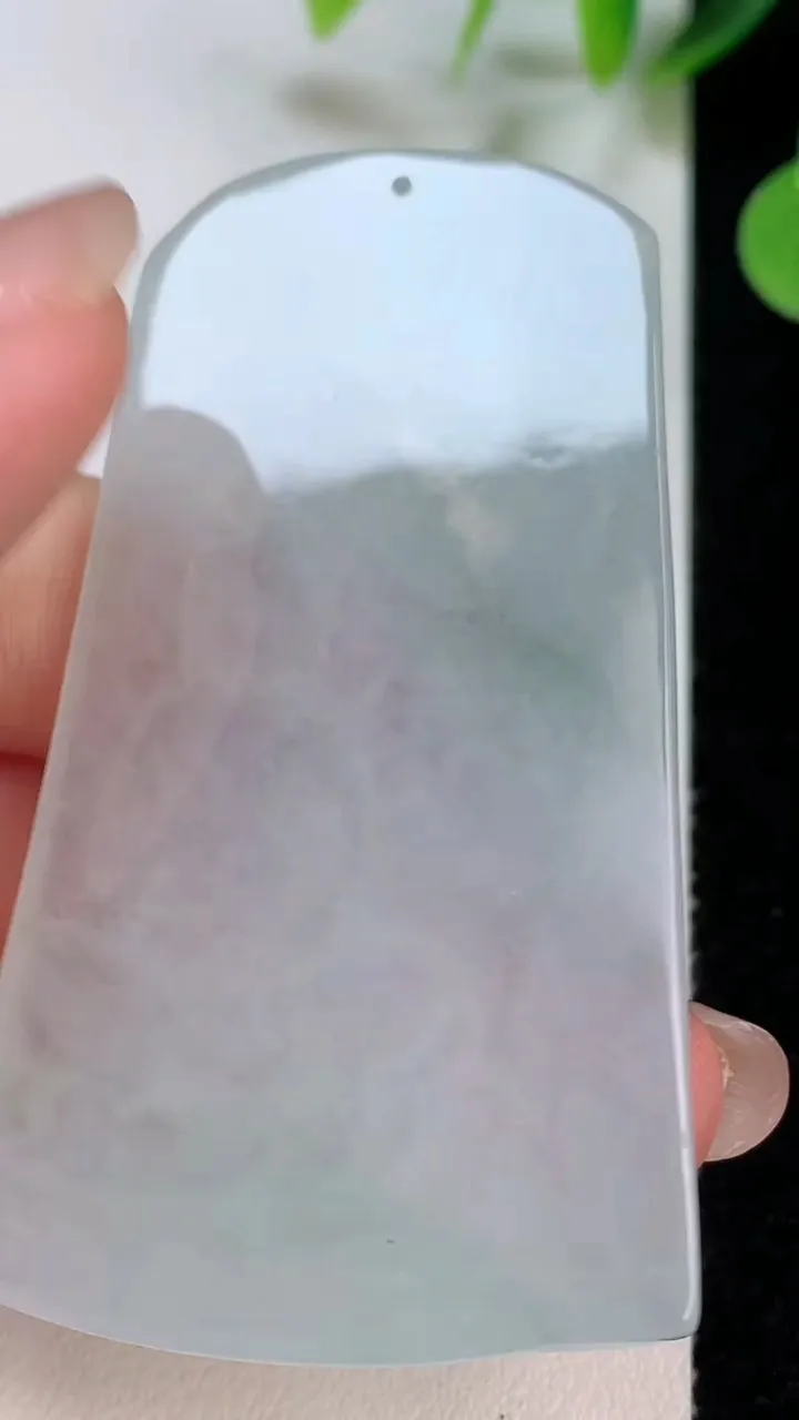 天然A货翡翠普贤菩萨吊坠，尺寸65.3-35.4-4.3，重量:25.99g
8月5日