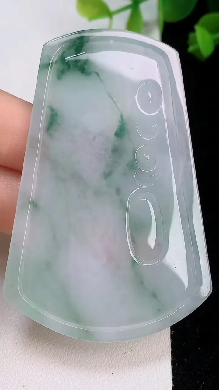 天然A货翡翠飘花祥龙观音菩萨吊坠，尺寸68-46-4，重:21.38g
8月6日