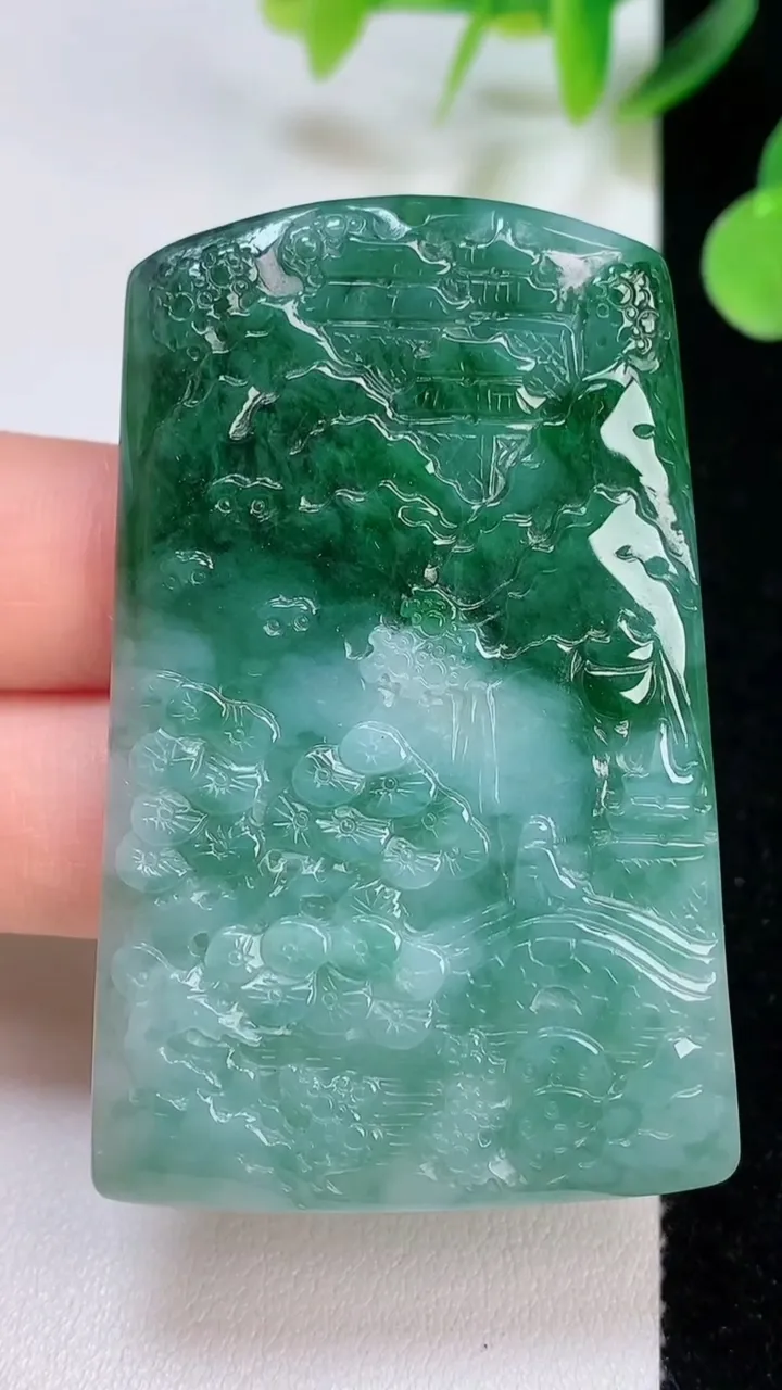 天然A货翡翠山水牌吊坠，尺寸57.7-37-5，重量:27.28g
8月6日