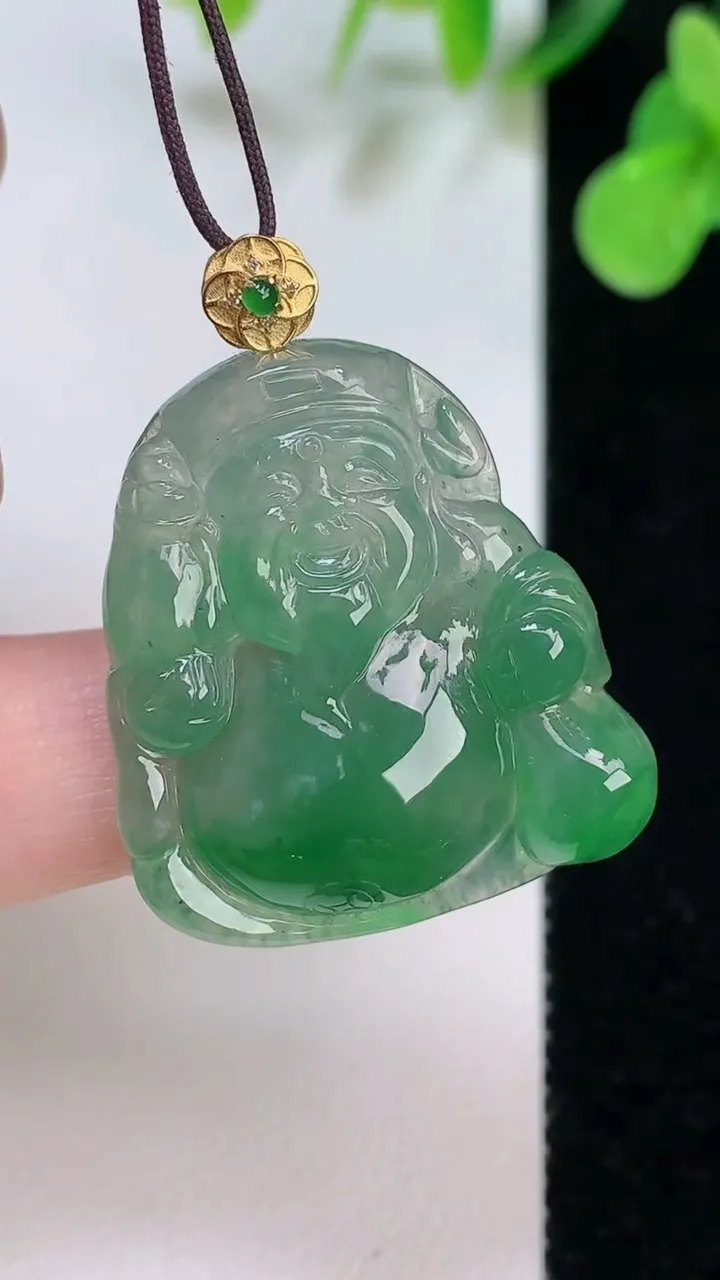 天然A货翡翠财神爷吊坠，尺寸31-28-6，重量:8.95g
8月6日