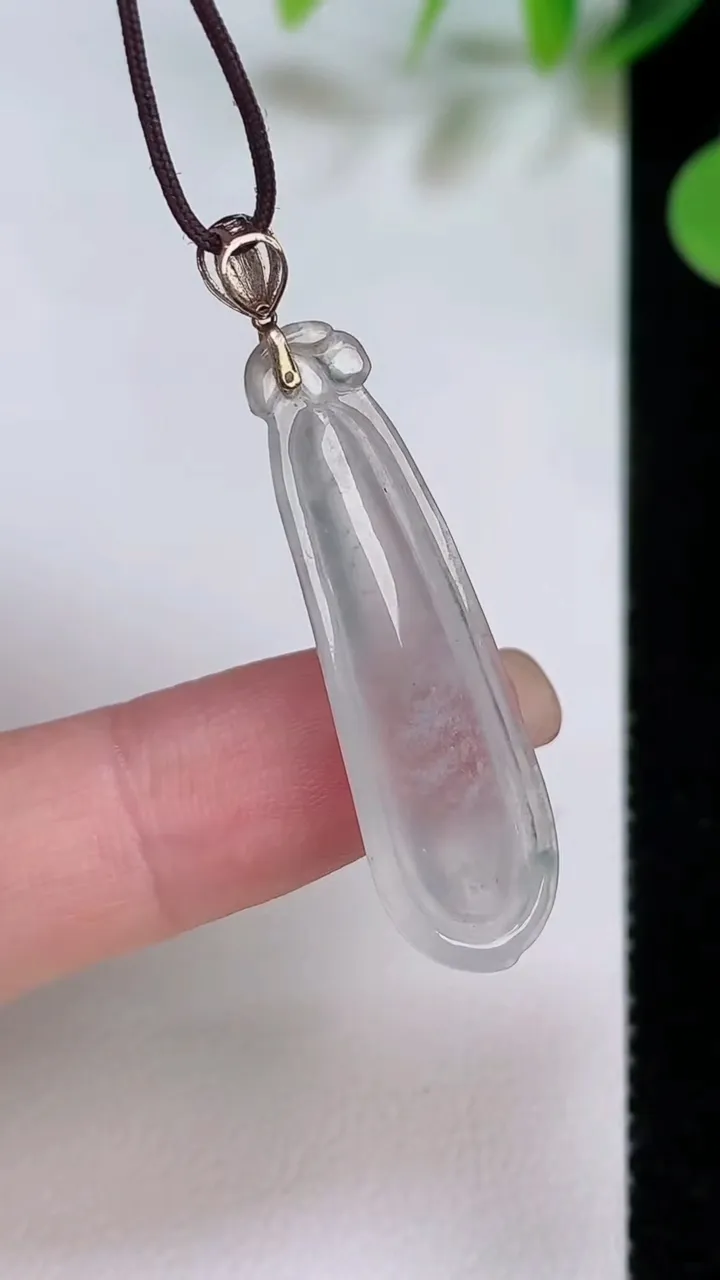 天然A货翡翠种福瓜吊坠，尺寸35.3-9.7-5.3，重量:3.24g
8月6日