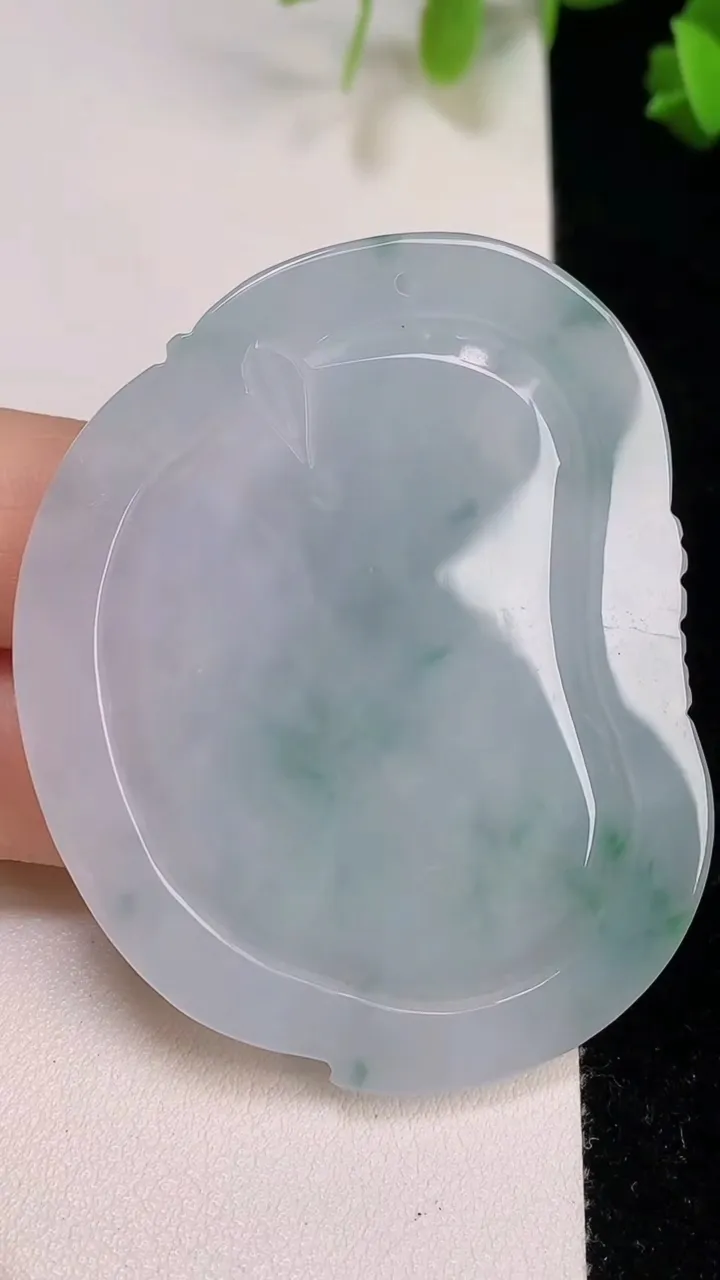 天然A货翡翠飘花祥龙阿弥陀佛吊坠，尺寸56.2-44.2-7.3，重:33.67g
8月6日