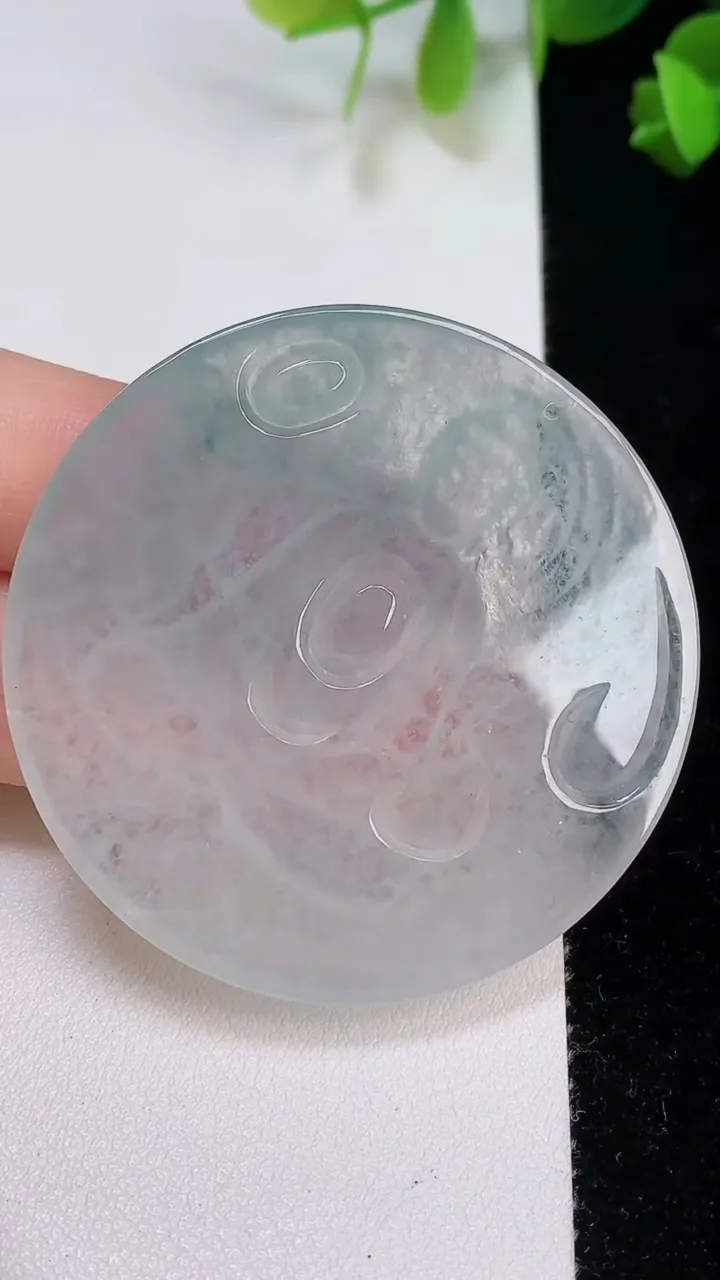 天然A货翡翠飘花大日如来吊坠，尺寸49-4.8，重:23.34g
8月6日