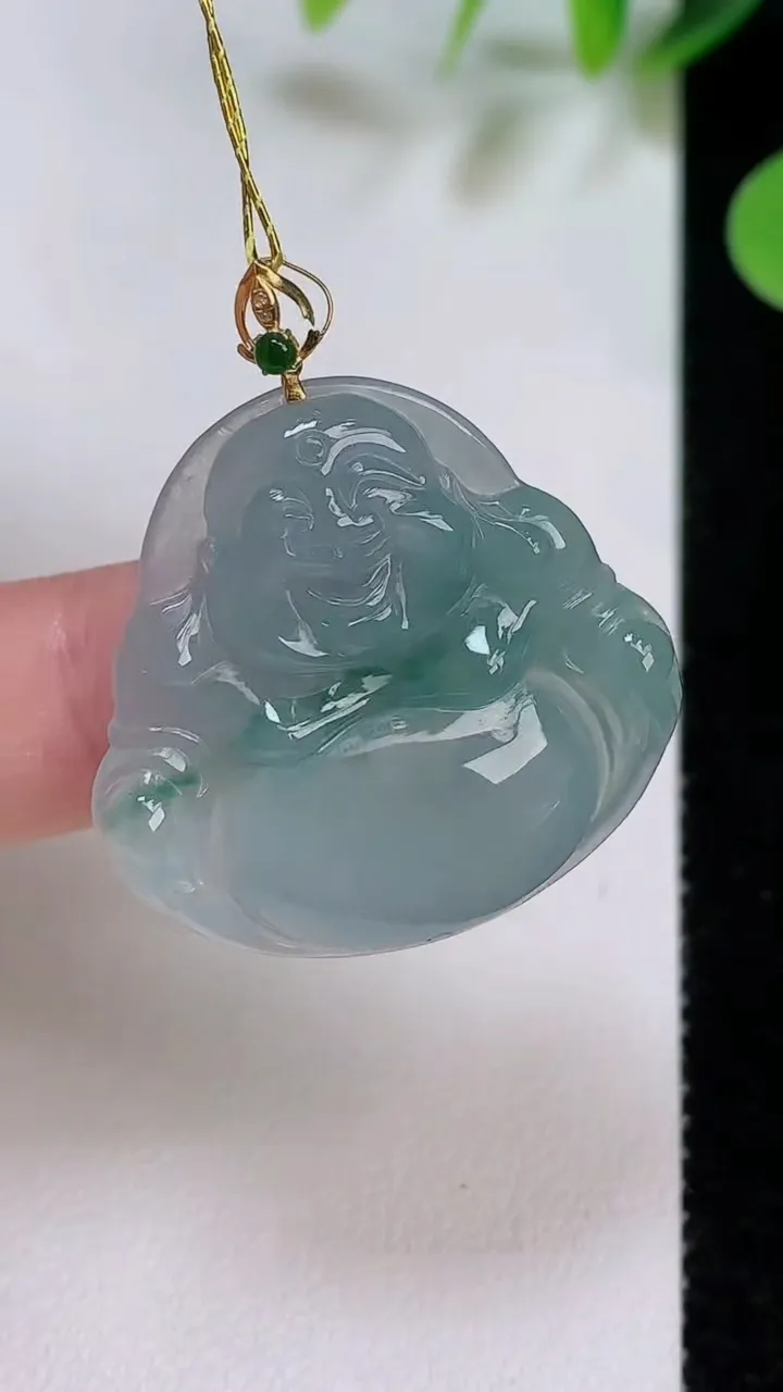 天然A货翡翠18k金飘花佛公吊坠，尺寸30.3-30.8-5.2，重量:7.15g
8月6日