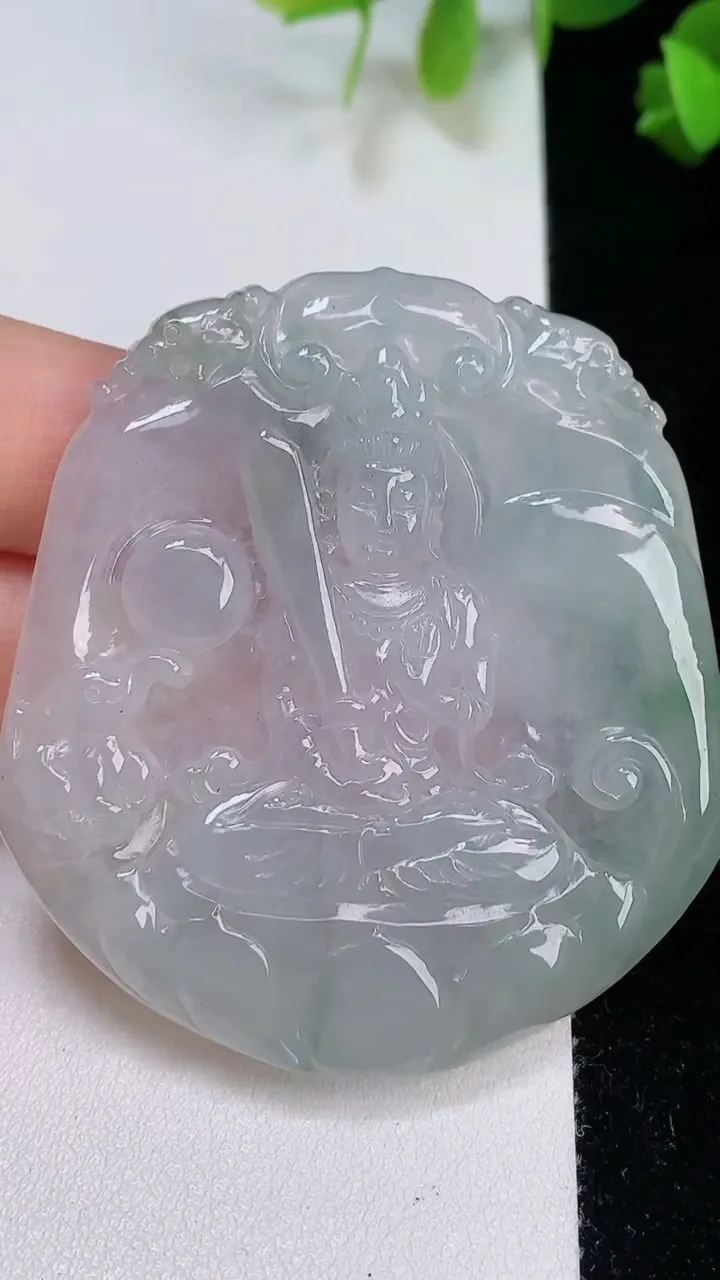 天然A货翡翠普贤菩萨吊坠，尺寸55.2-51.3-5.7，重:30.75g
8月6日