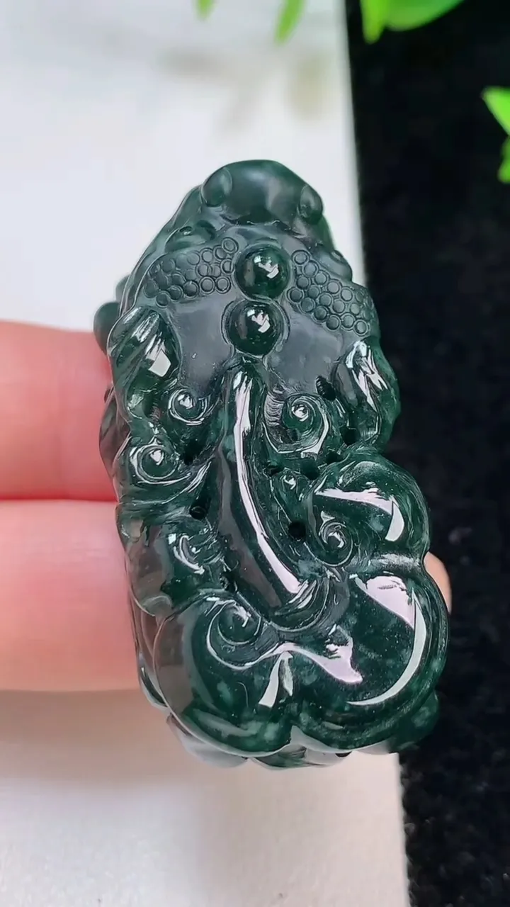 天然A货翡翠蓝水貔貅吊坠，尺寸45-23-20，重:47.40g
8月7日