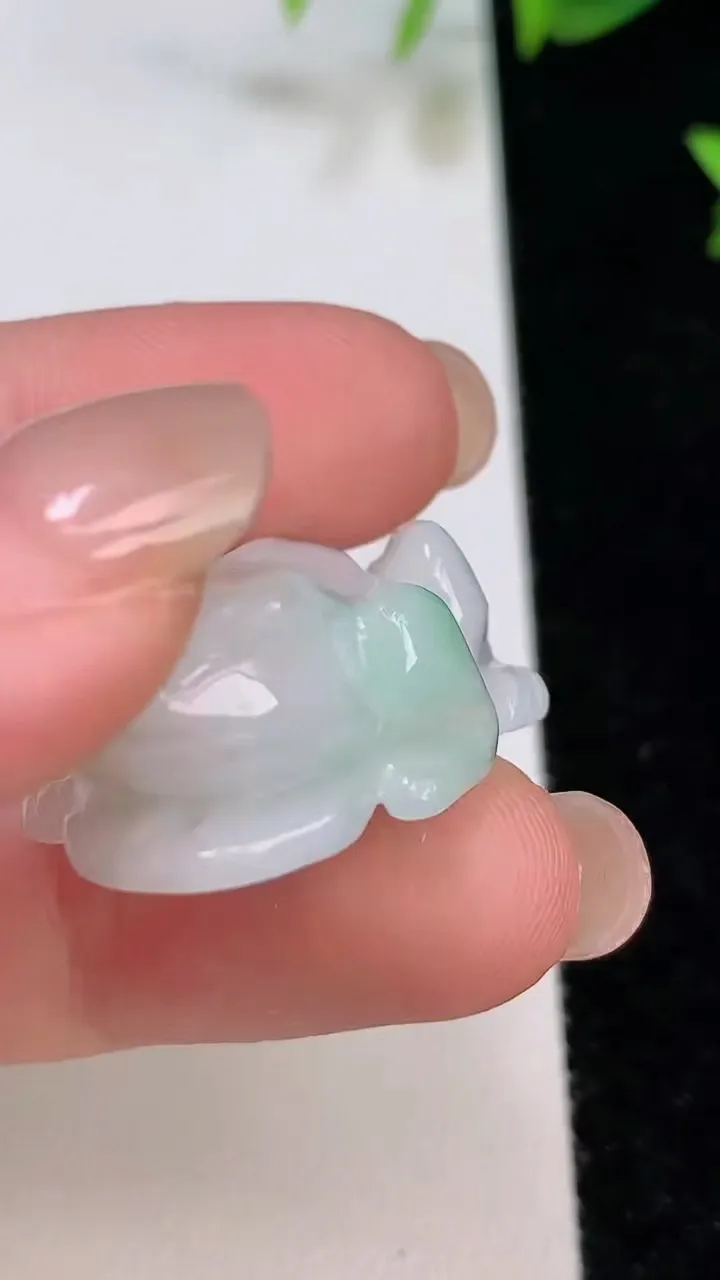 天然A货翡翠瓜瓜来财 青蛙吊坠，尺寸31.5-24-12，重:14.83g
8月7日