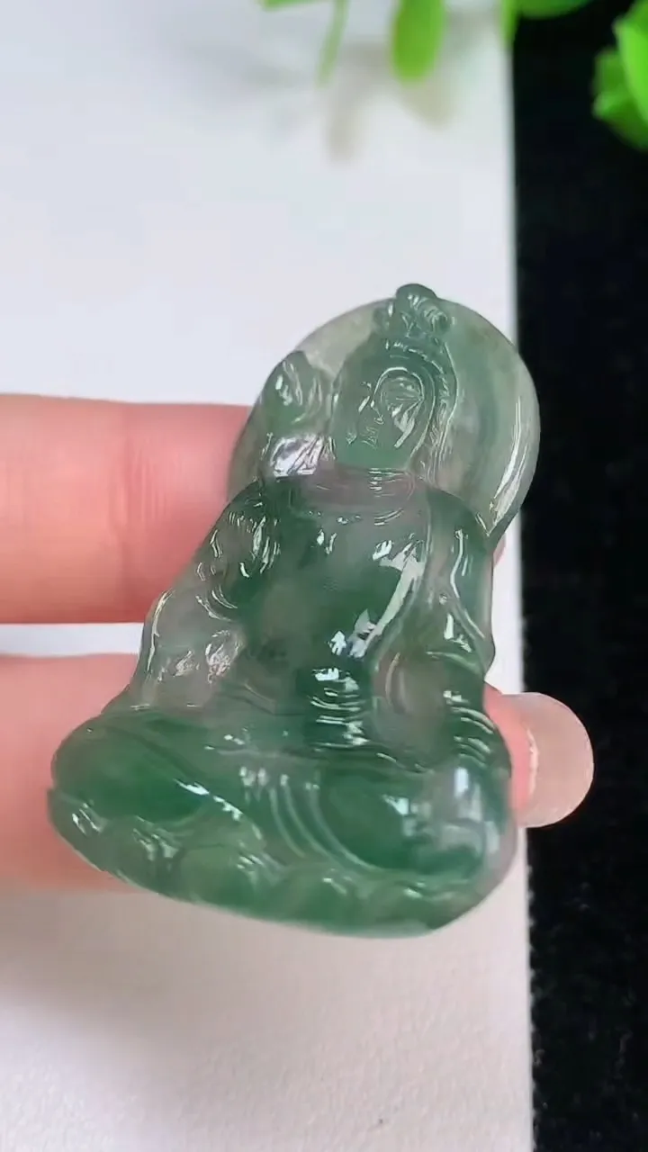天然A货翡翠大势至观音菩萨吊坠，尺寸42-28.4-4，重量:7.71g
8月7日
