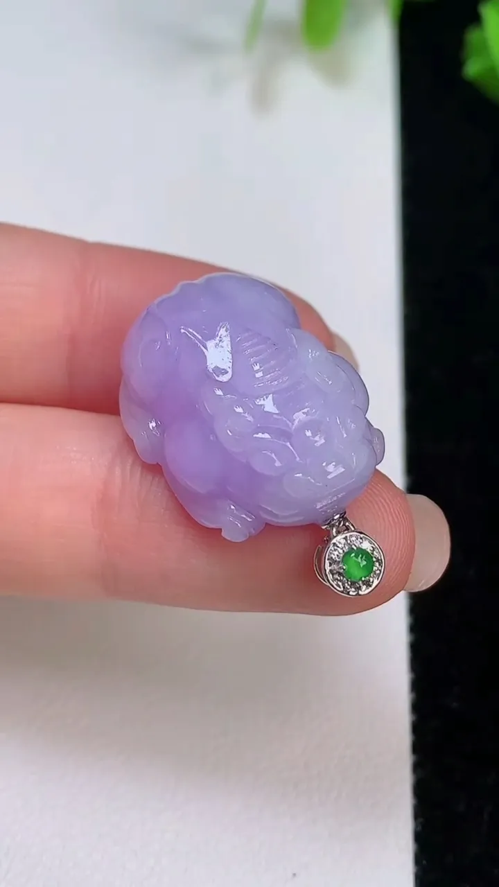 天然A货翡翠18k金紫罗兰貔貅吊坠，尺寸23.2-17.2-10，重量:8.86g
8月7日