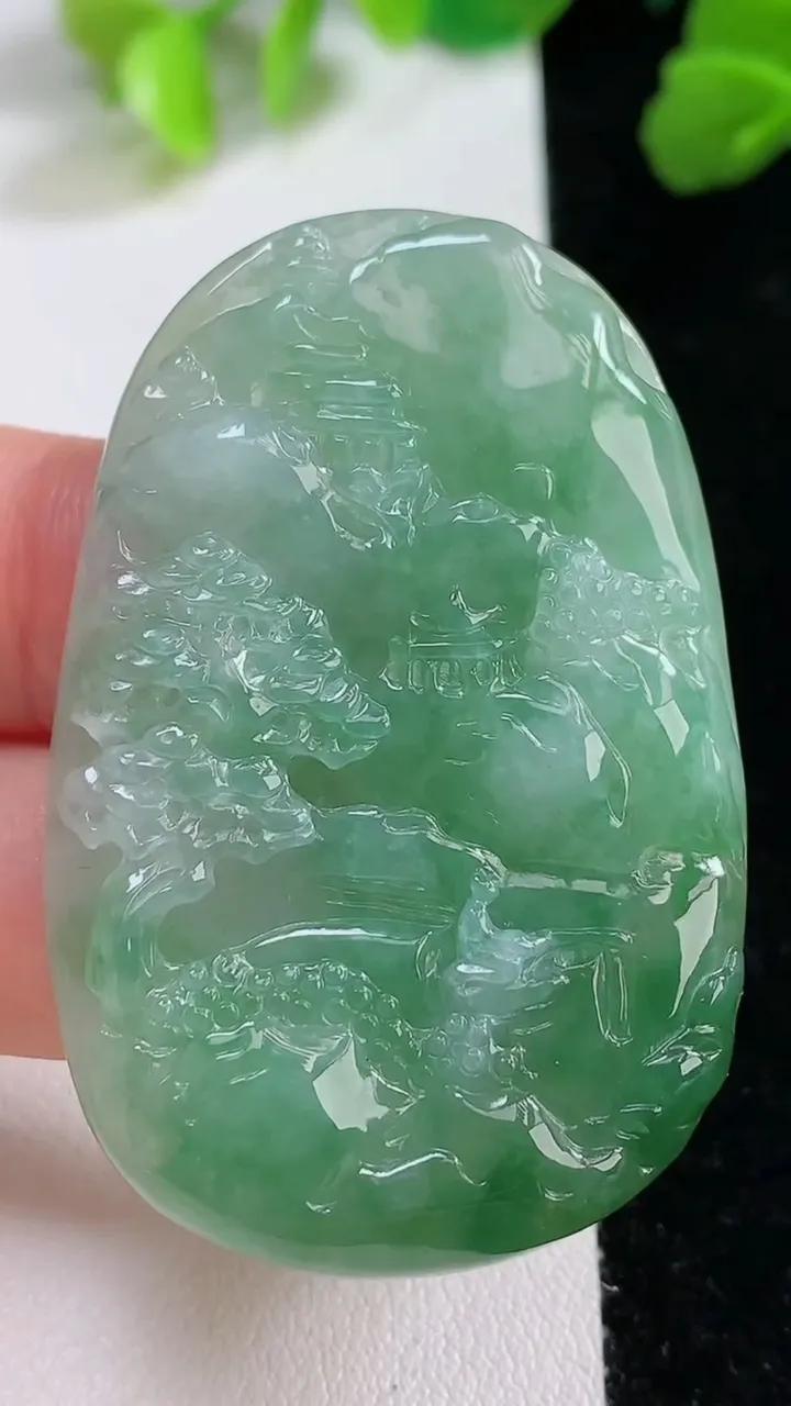 天然A货翡翠山水牌吊坠，尺寸50-28.5-5.3，重量:19.42g
8月7日