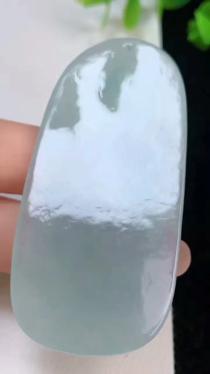 天然A货翡翠观音菩萨吊坠，尺寸67.8-32-5.6，重量:26.22g
8月7日