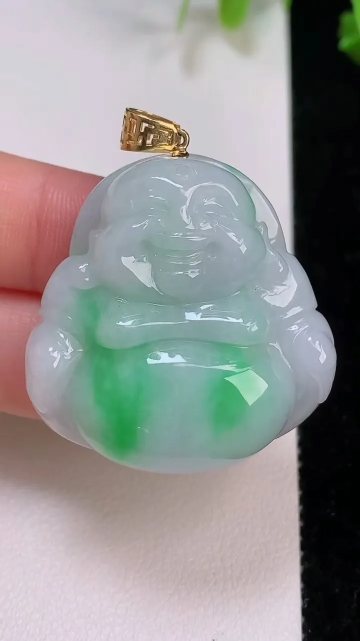 天然A货翡翠佛公吊坠，尺寸35.2-34.5-12，重量:25.64g
8月7日