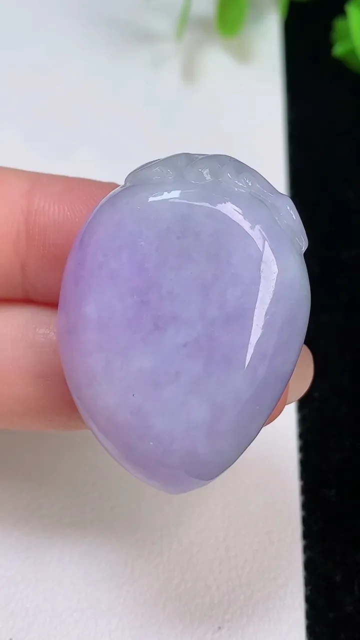 天然A货翡翠紫罗兰寿桃吊坠，尺寸34.7-26-10.5，重量:21.15g
8月7日
