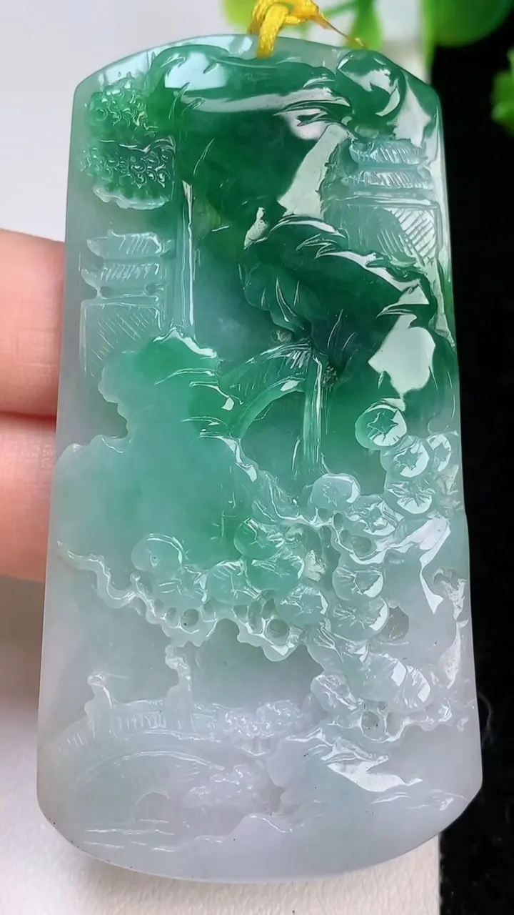天然A货翡翠山水牌吊坠，尺寸72.2-34.4-5.4，重量:35.12g
8月7日