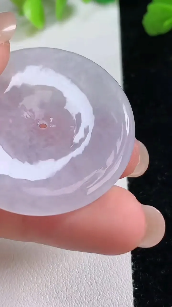 天然A货翡翠紫罗兰平安扣吊坠，尺寸38-4.5，重量:15.26g
8月7日