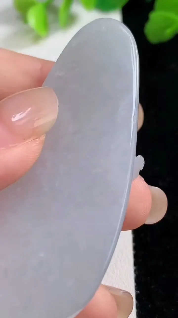 天然A货翡翠大势至观音菩萨吊坠，尺寸62.2-27-9.7，重量:27.76g
8月7日