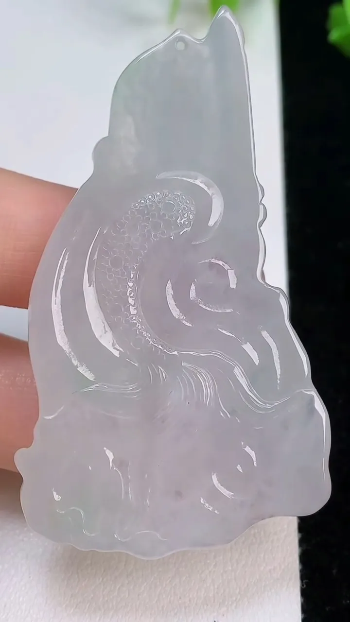 天然A货翡翠御龙不动明王吊坠，尺寸62.2-36.4-6，重量:20.34g
8月7日