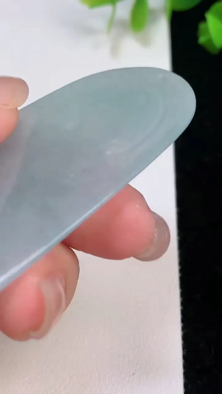 天然A货翡翠观音菩萨吊坠，尺寸67.8-32-5.6，重量:26.22g
8月7日