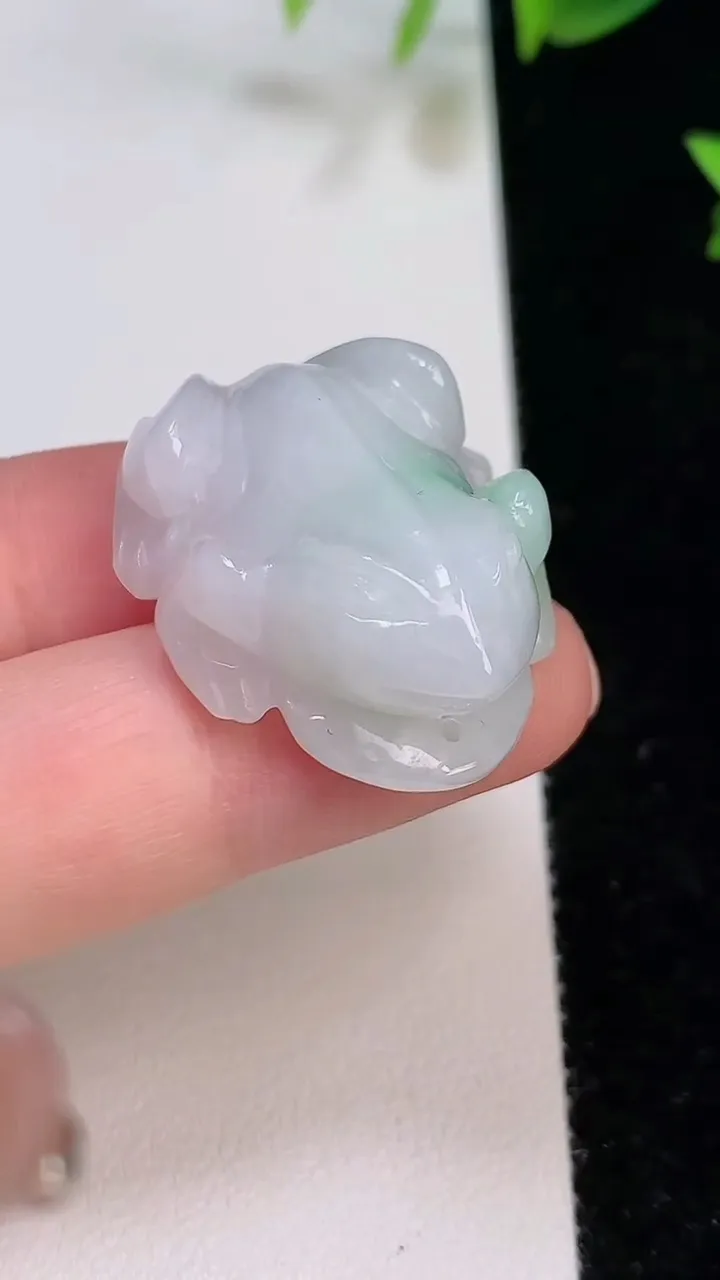 天然A货翡翠瓜瓜来财 青蛙吊坠，尺寸31.5-24-12，重:14.83g
8月7日
